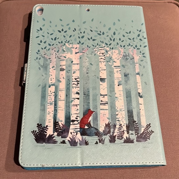 Brand new in Package I Pad case.  Fits 10.5 inch iPad. - Picture 7 of 7